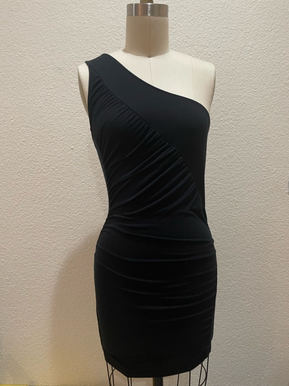Flou One-Shoulder Black Ruched Cocktail Dress